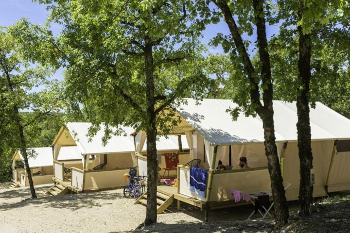 ホテル Camping Les Reflets Du Quercy Crayssac エクステリア 写真
